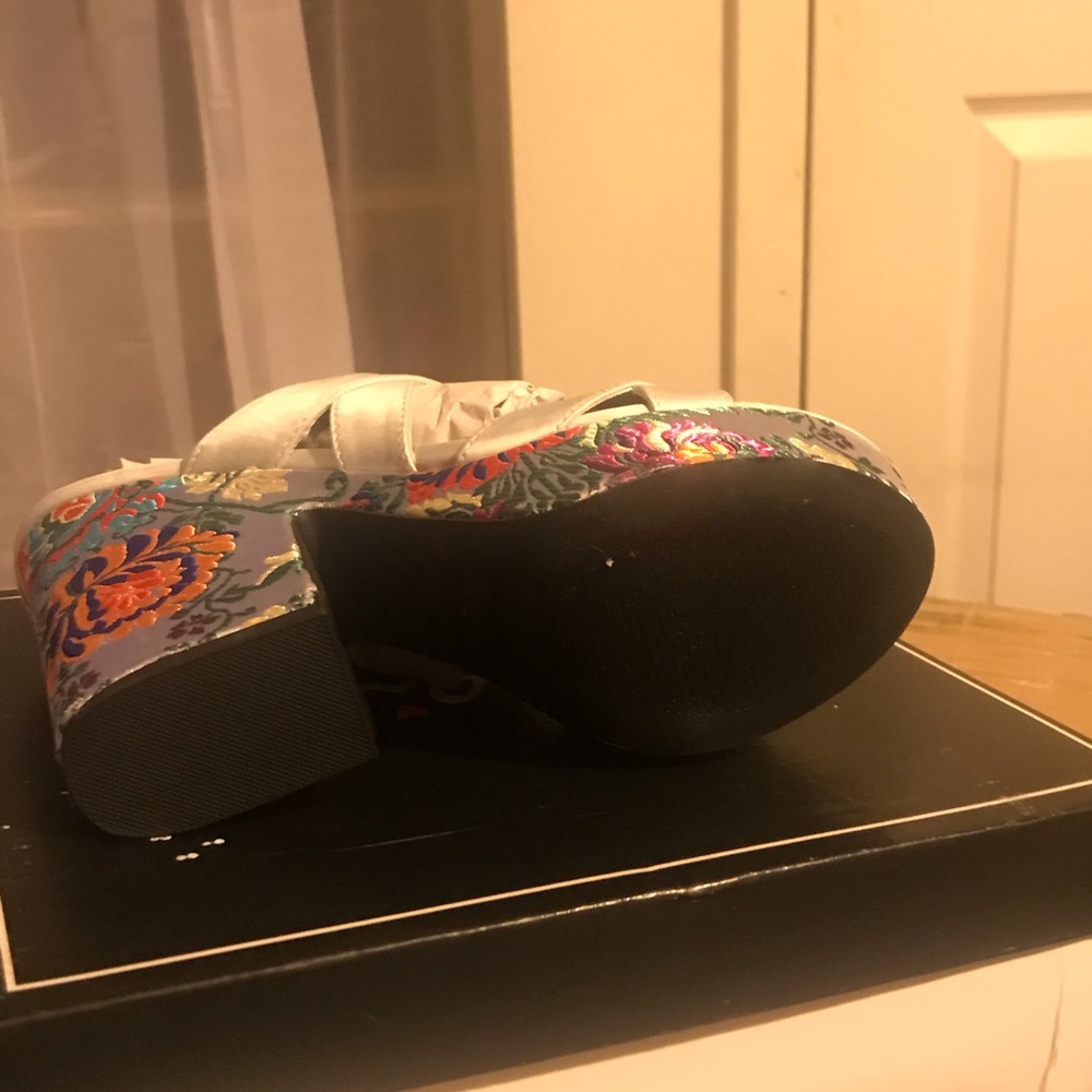 Shoes - Picture 4 of 4